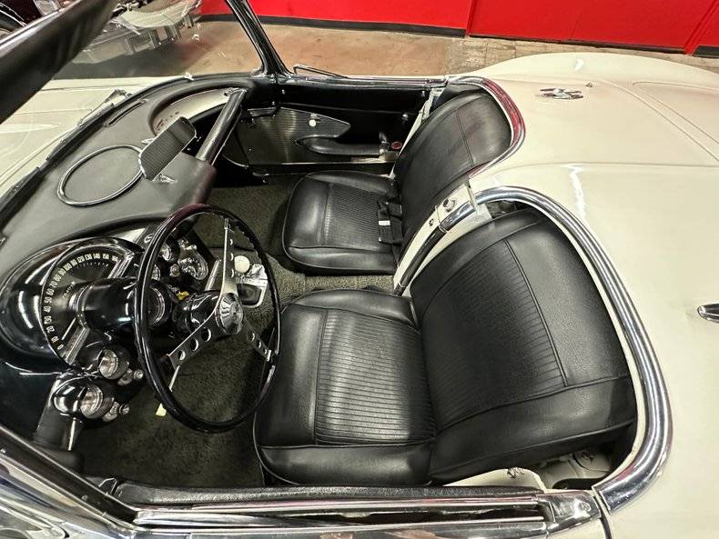 Chevrolet-corvette-fuelie-1961-white-11