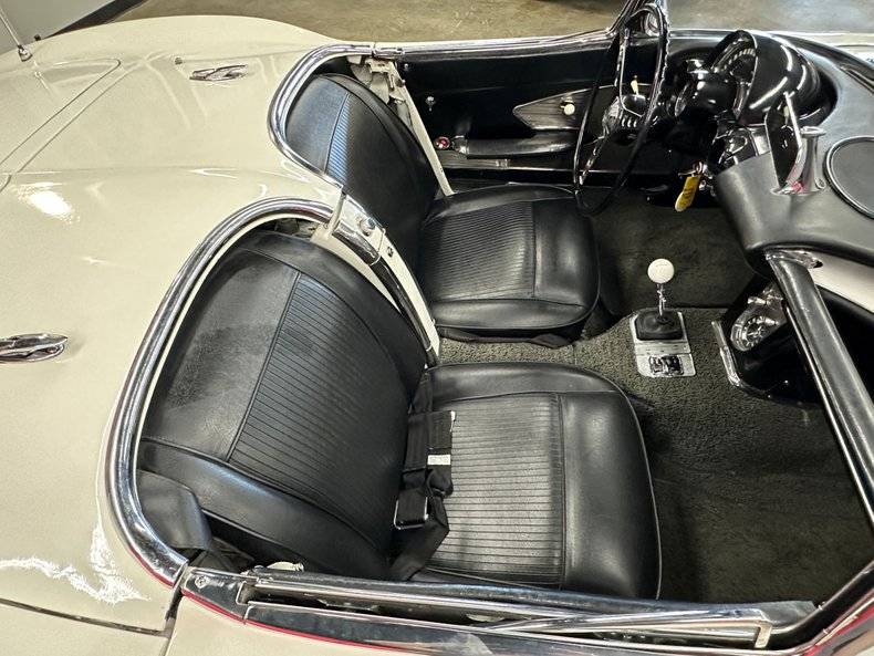 Chevrolet-corvette-fuelie-1961-white-8