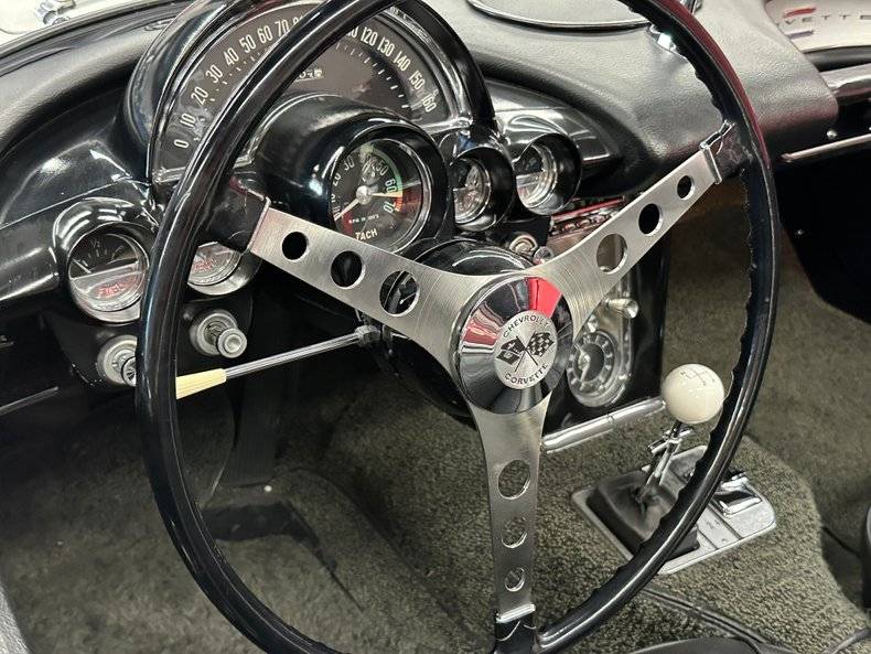 Chevrolet-corvette-fuelie-1961-white-9
