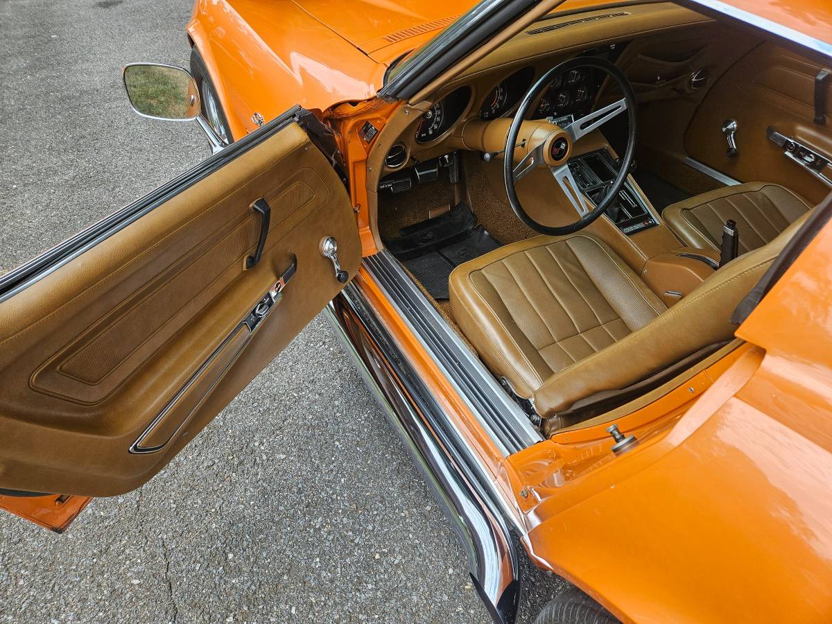Chevrolet-corvette-ls5-1972-orange-16