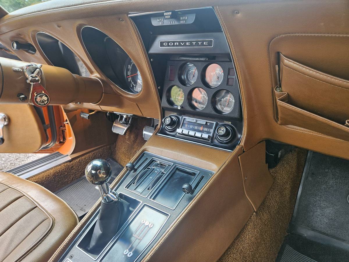 Chevrolet-corvette-ls5-1972-orange-4