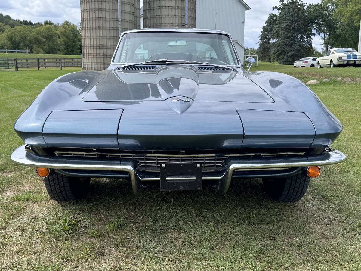 Chevrolet-corvette-sting-ray-1967-1
