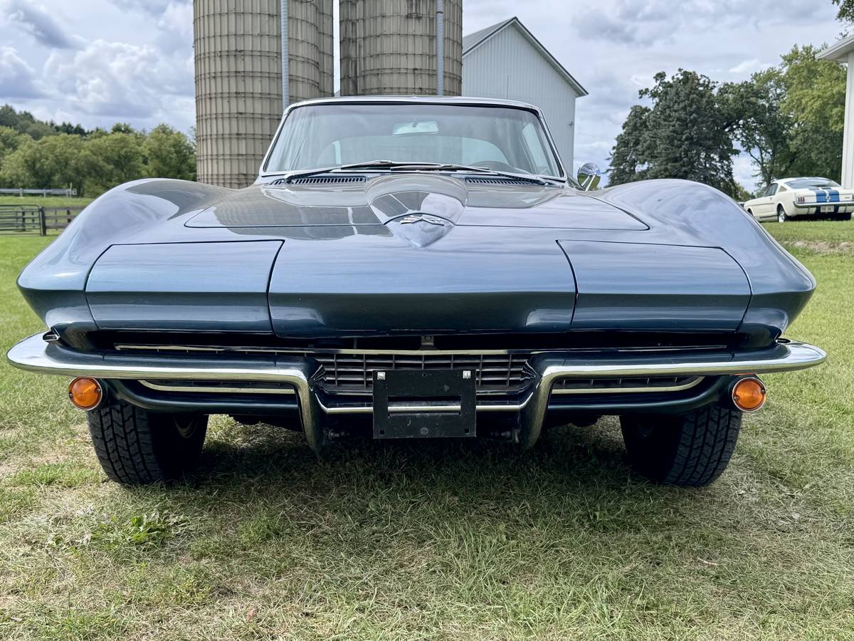Chevrolet-corvette-sting-ray-1967-2