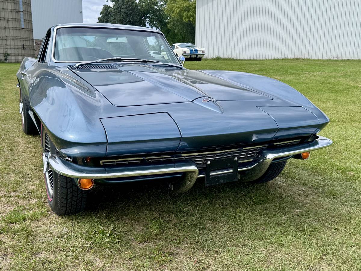 Chevrolet-corvette-sting-ray-1967