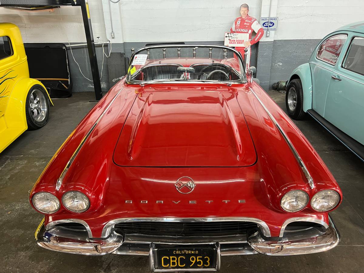 Chevrolet-corvette-stingray-1962-red-12