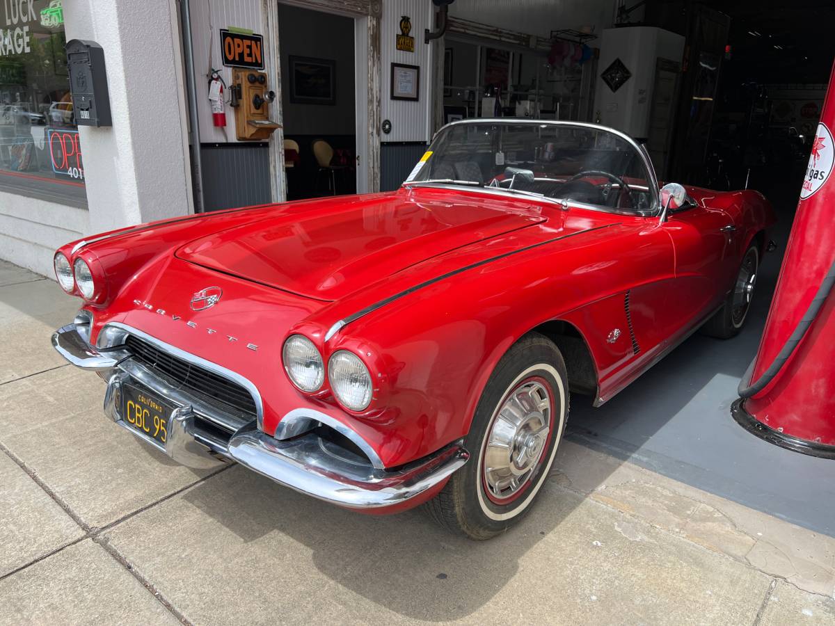 Chevrolet-corvette-stingray-1962-red-15