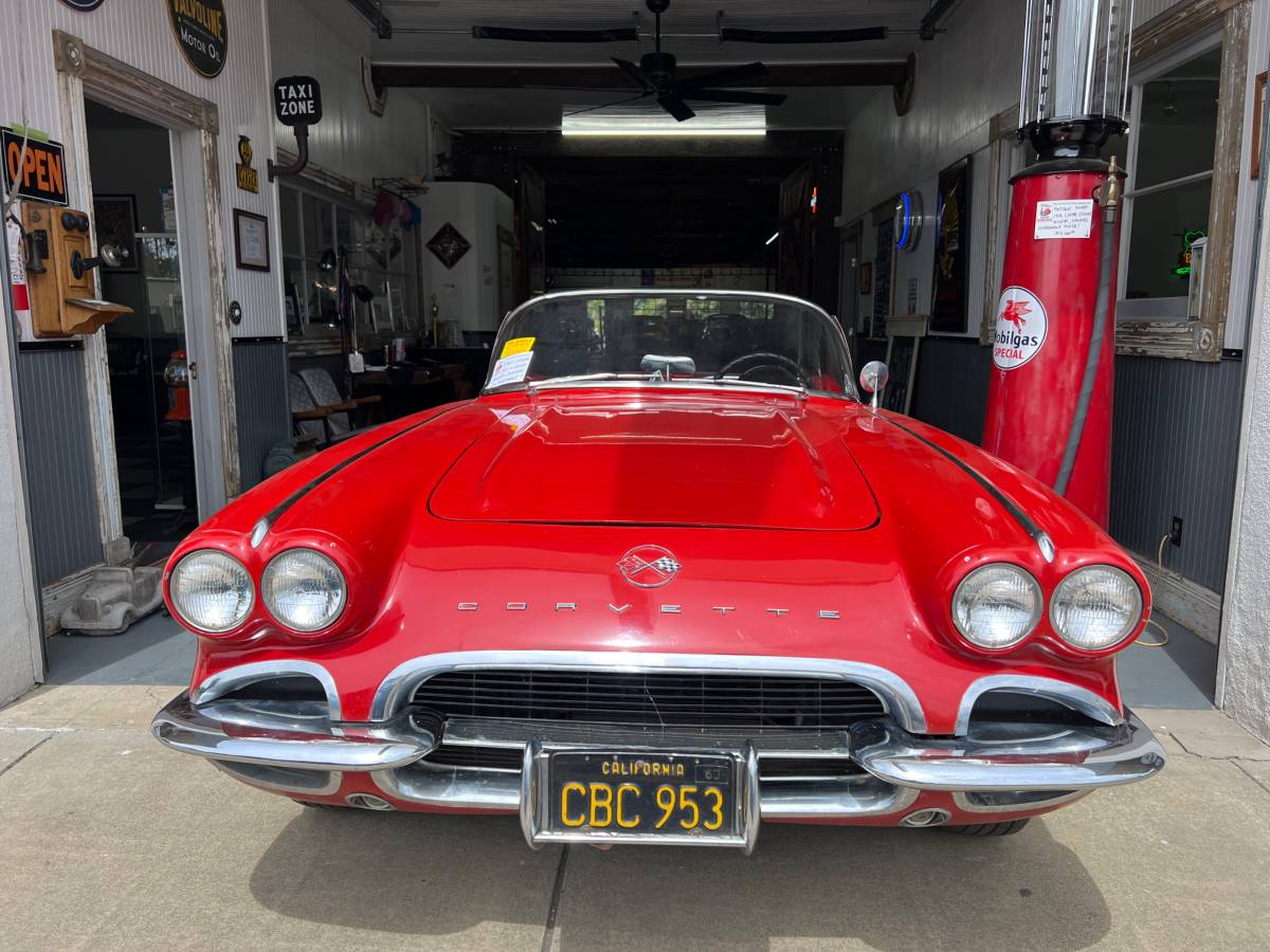 Chevrolet-corvette-stingray-1962-red-16