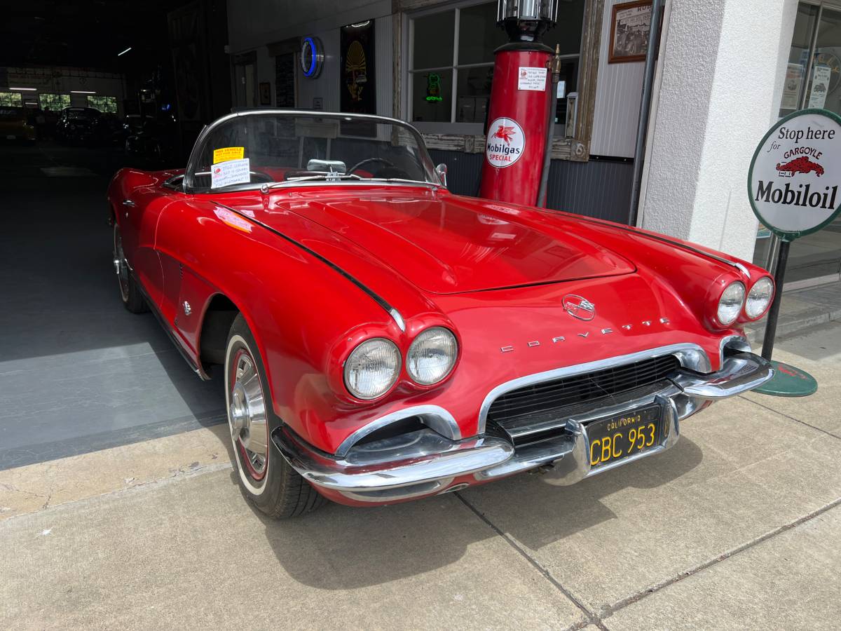 Chevrolet-corvette-stingray-1962-red-17