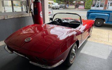 Chevrolet-corvette-stingray-1962-red-19