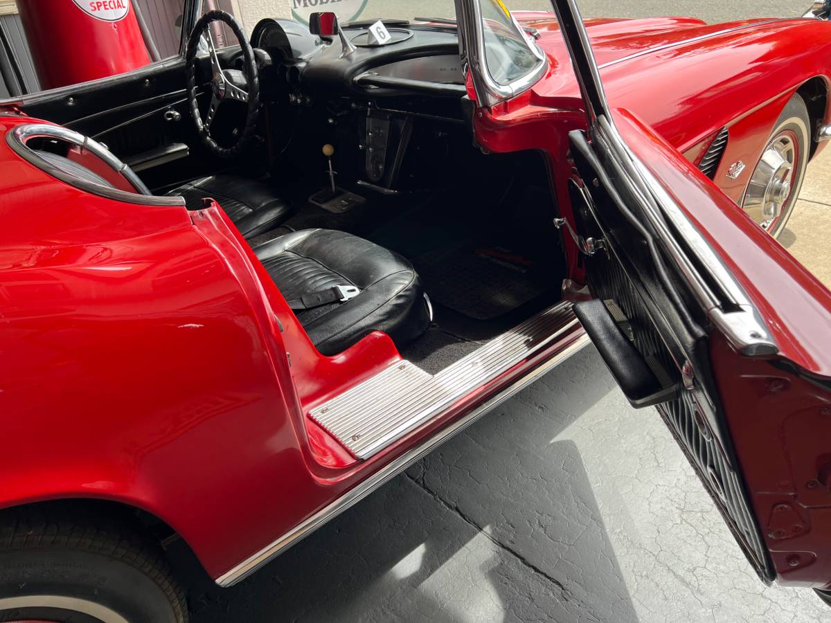 Chevrolet-corvette-stingray-1962-red-2