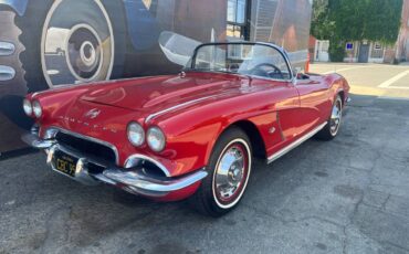 Chevrolet-corvette-stingray-1962-red-3