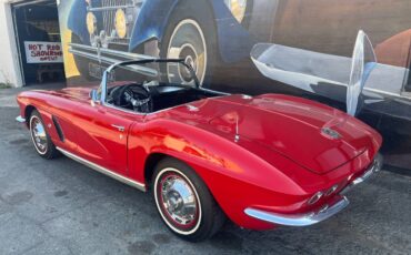 Chevrolet-corvette-stingray-1962-red-4