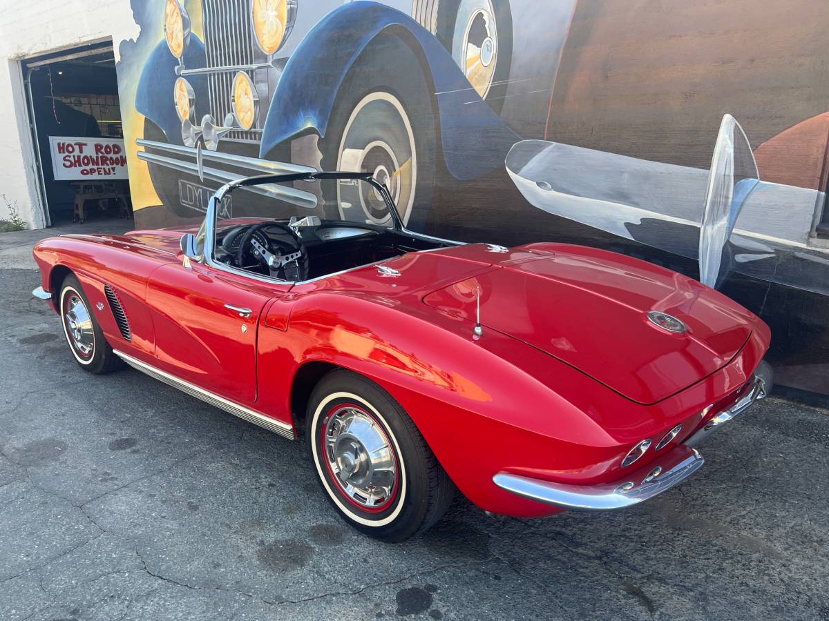 Chevrolet-corvette-stingray-1962-red-4