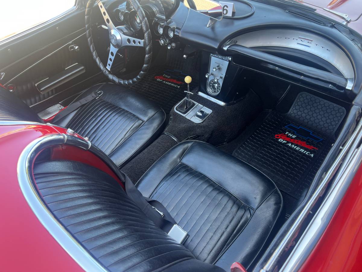 Chevrolet-corvette-stingray-1962-red-5