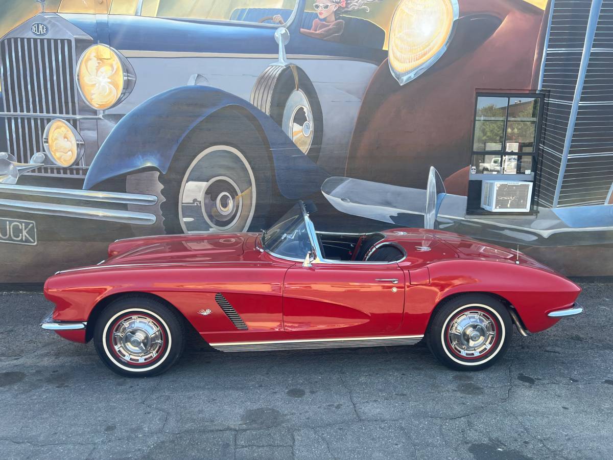 Chevrolet-corvette-stingray-1962-red-9