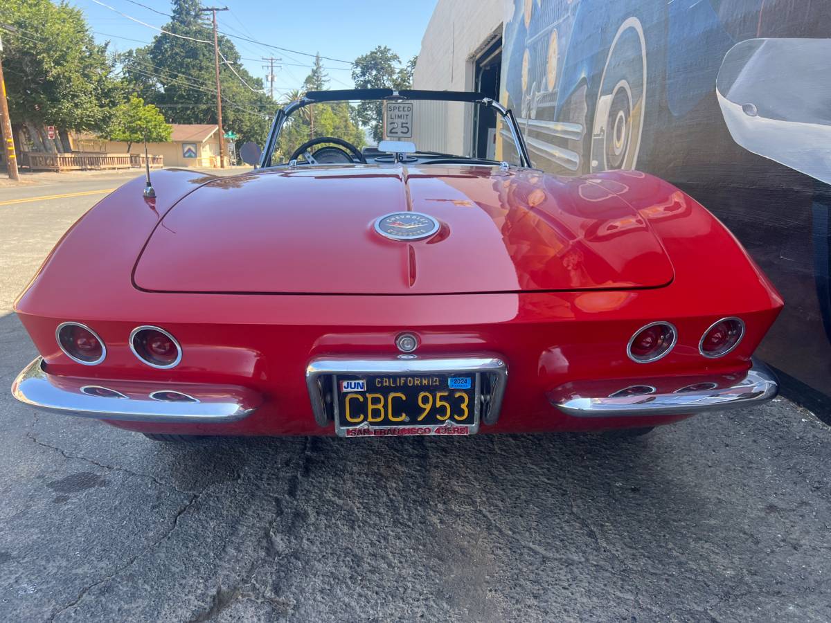 Chevrolet-corvette-stingray-1962-red
