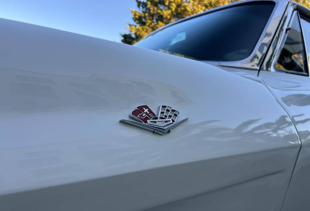 Chevrolet-corvette-stingray-1963-white-1