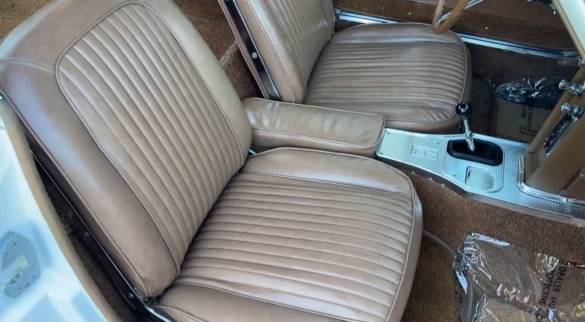 Chevrolet-corvette-stingray-1963-white-12