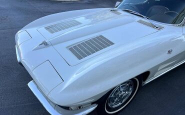 Chevrolet-corvette-stingray-1963-white-14