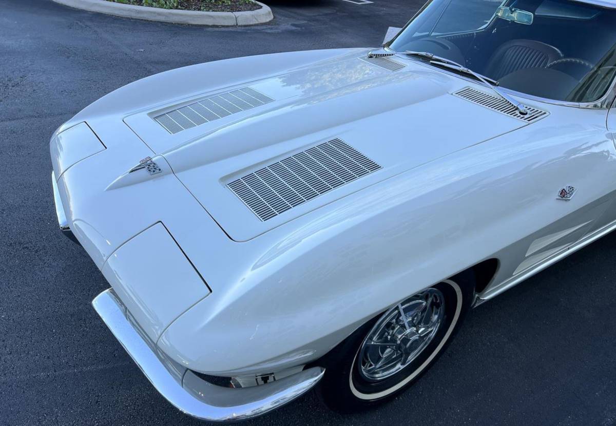 Chevrolet-corvette-stingray-1963-white-14