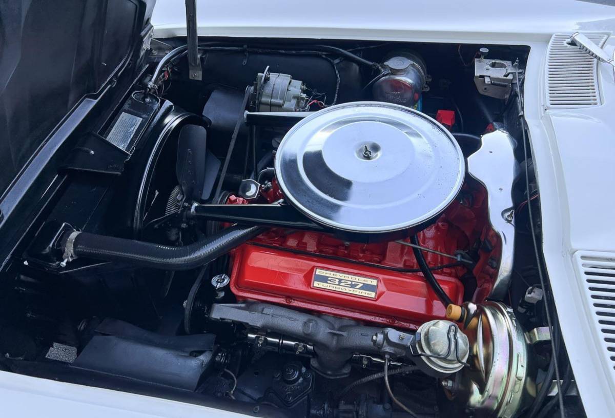 Chevrolet-corvette-stingray-1963-white-15