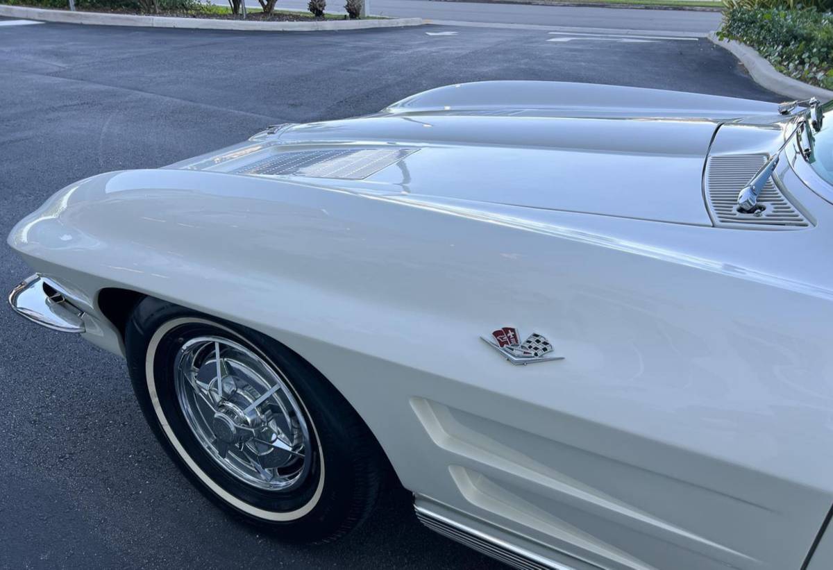 Chevrolet-corvette-stingray-1963-white-4