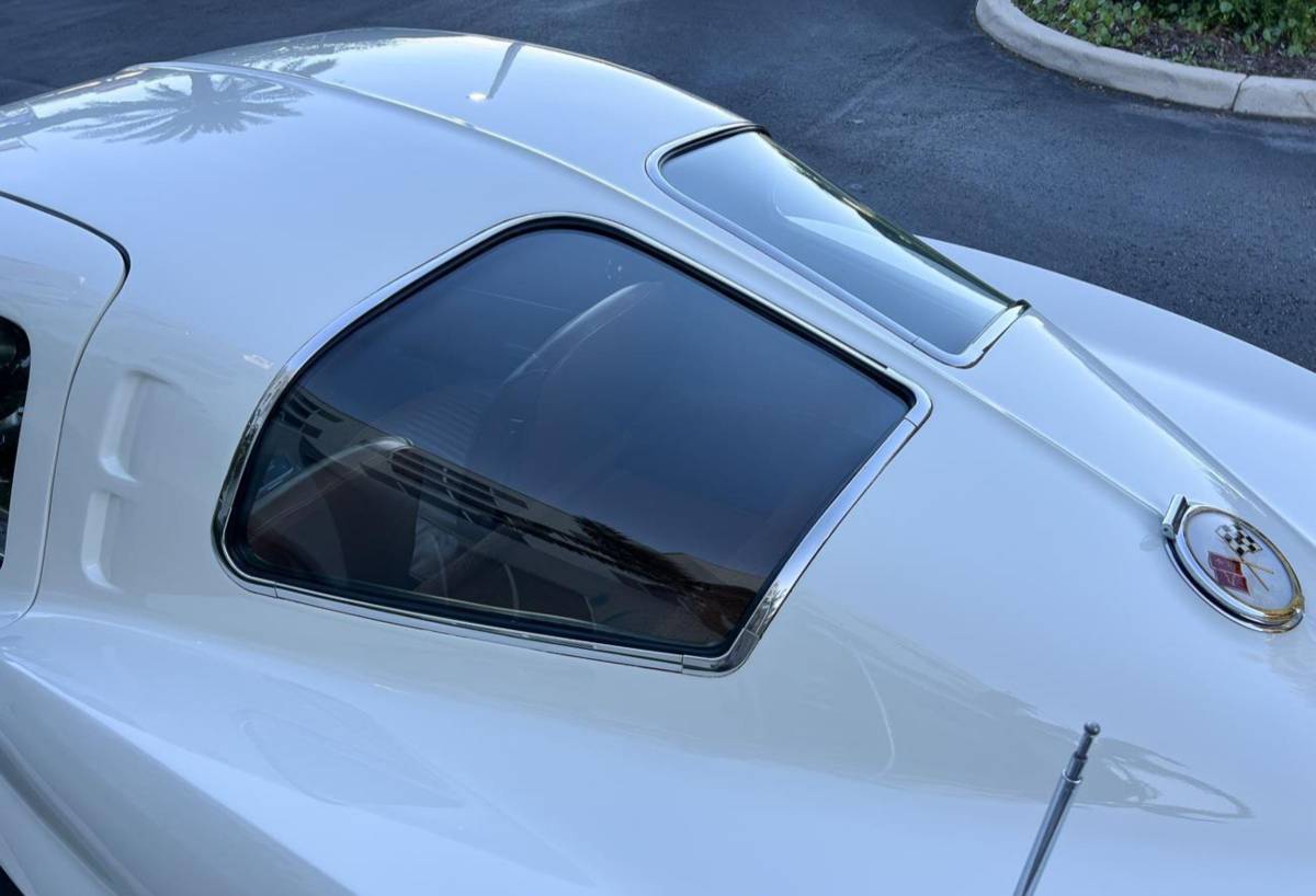 Chevrolet-corvette-stingray-1963-white-7