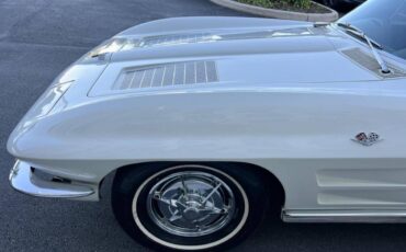 Chevrolet-corvette-stingray-1963-white-8