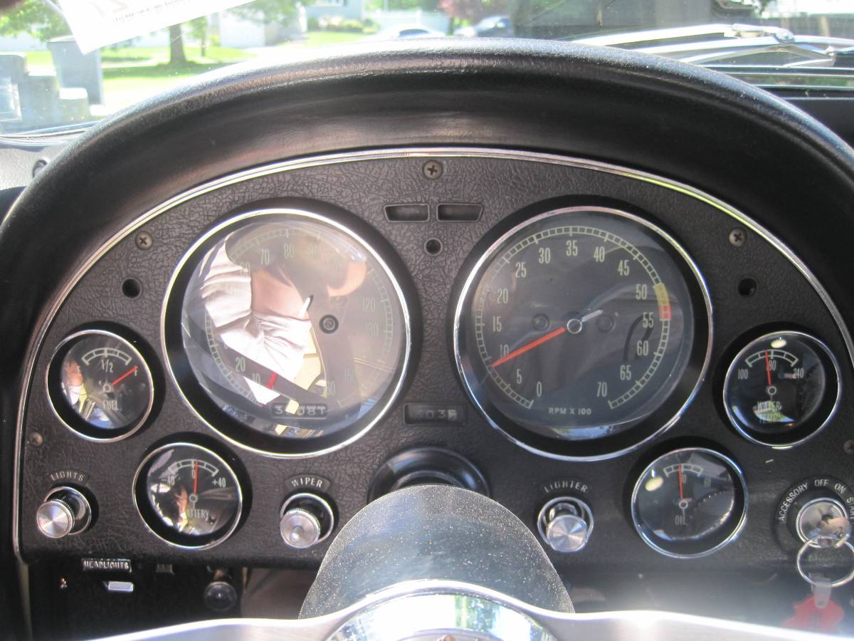 Chevrolet-corvette-stingray-1965-11