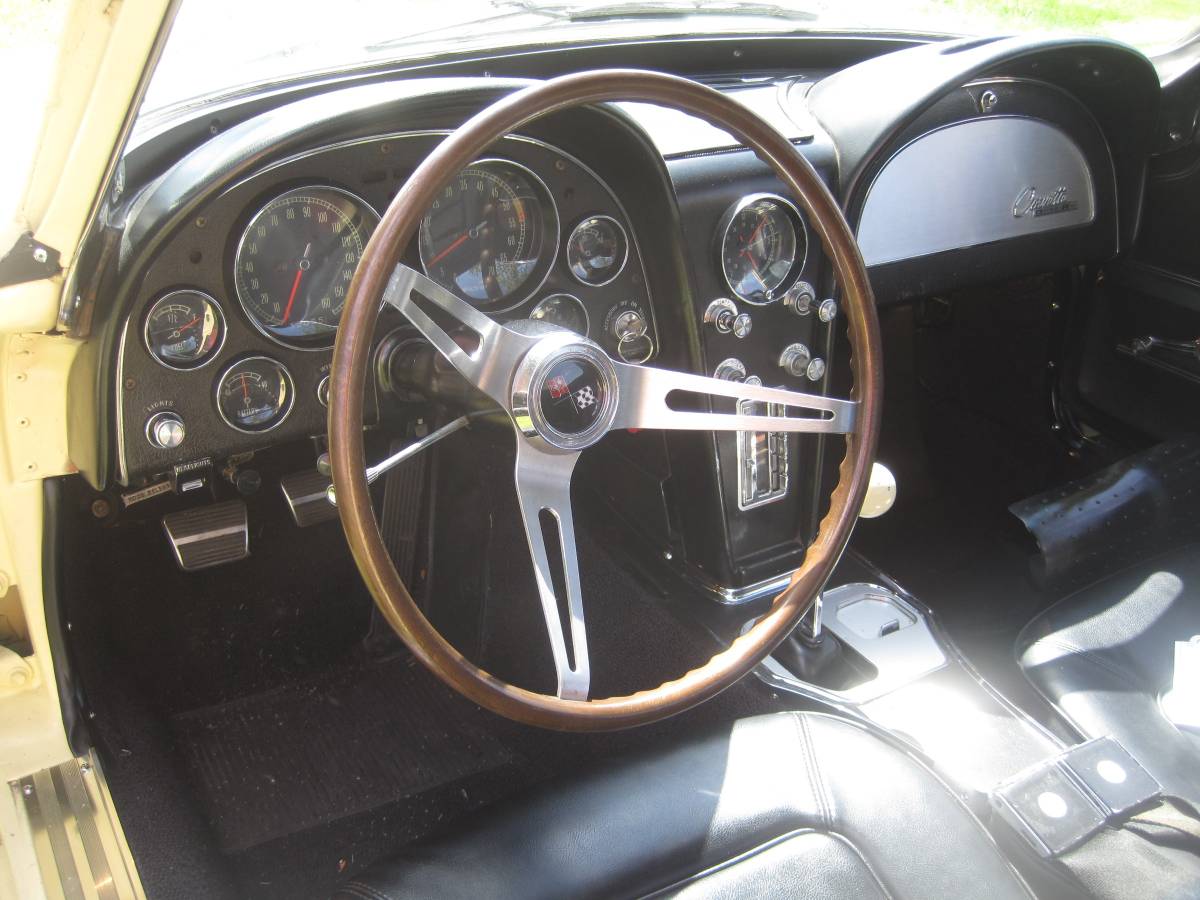 Chevrolet-corvette-stingray-1965-15
