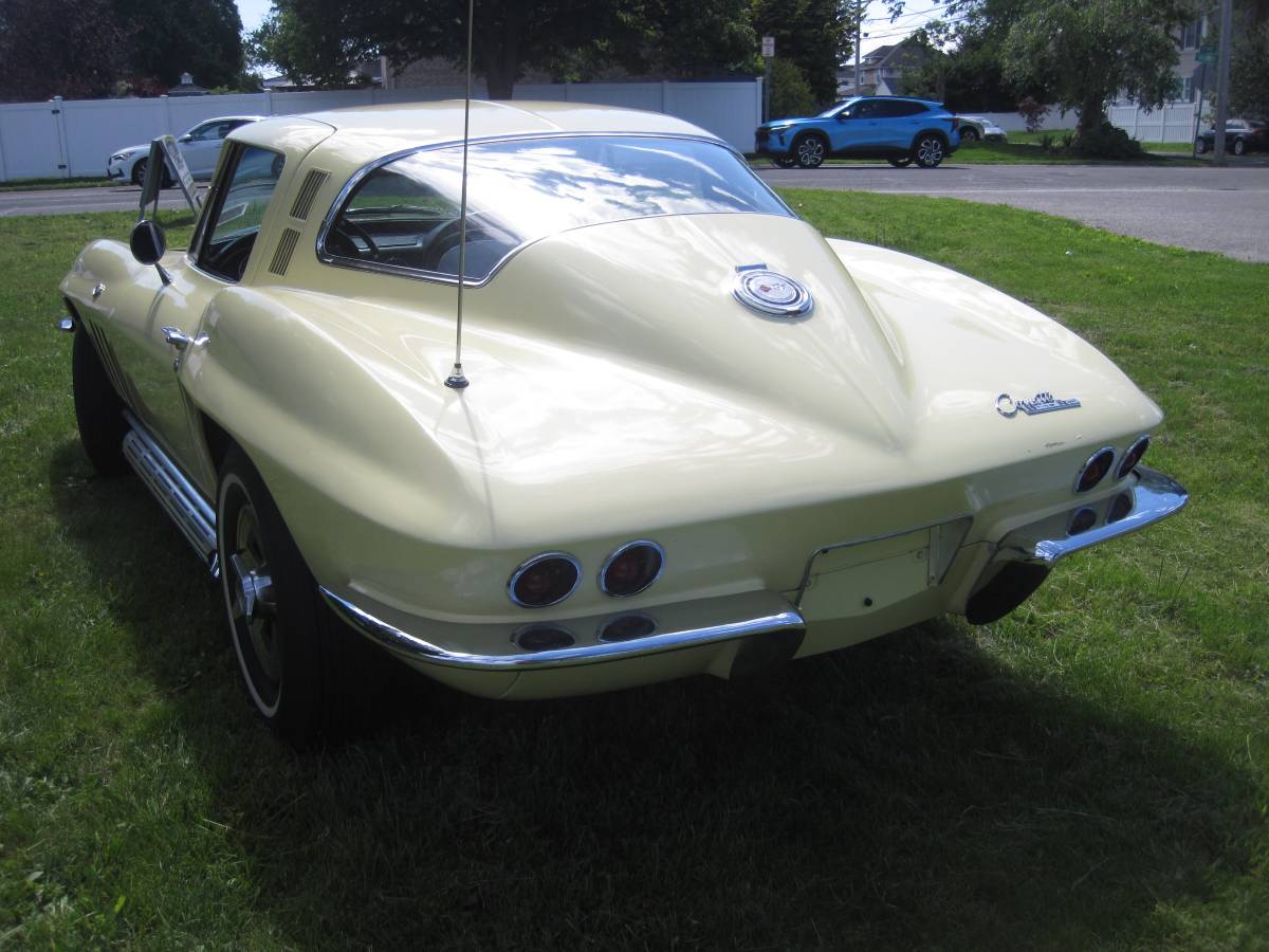 Chevrolet-corvette-stingray-1965-3