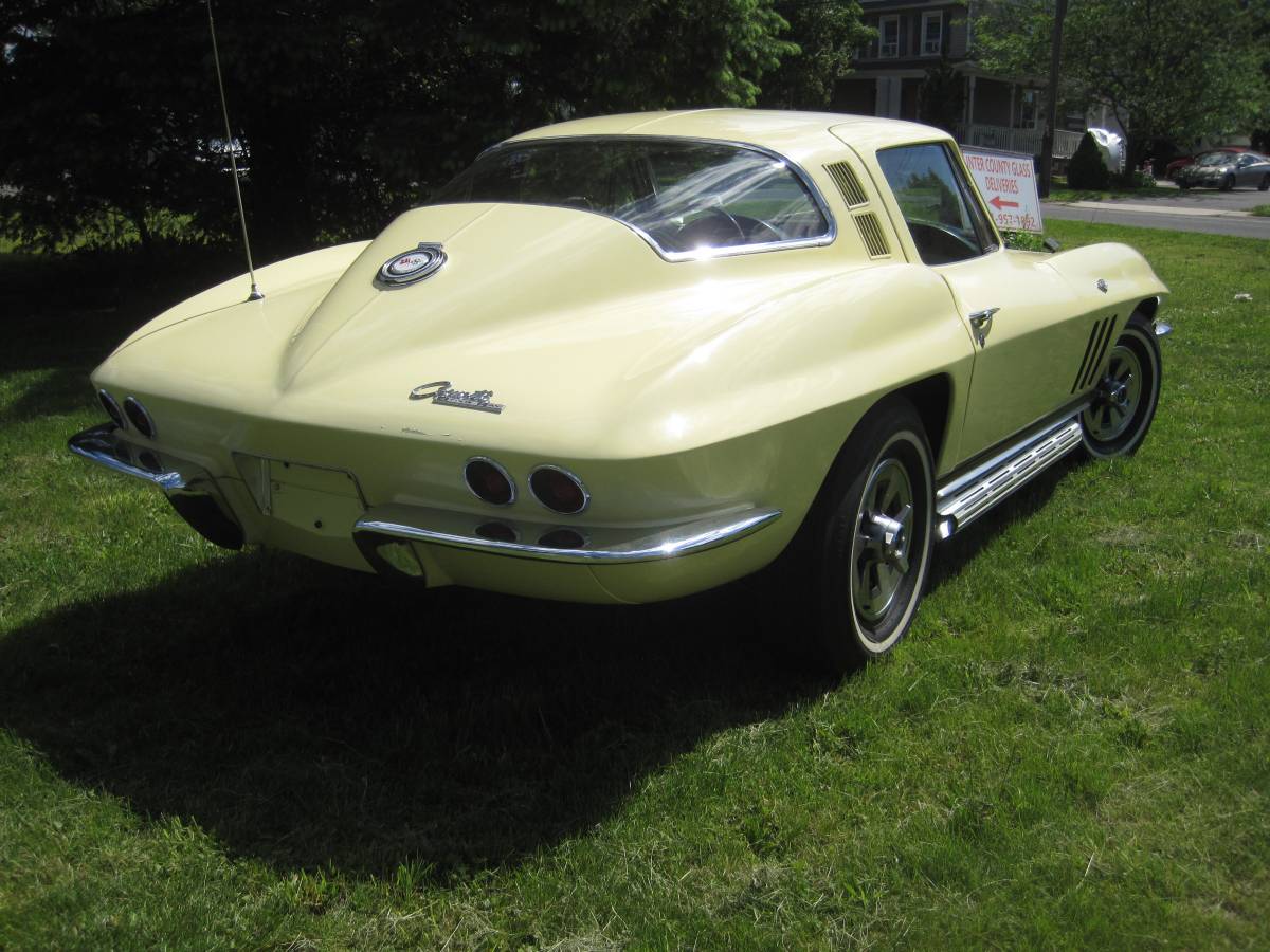 Chevrolet-corvette-stingray-1965