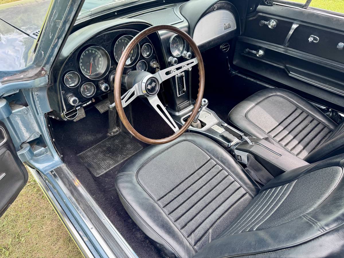 Chevrolet-corvette-stingray-1966-white-10