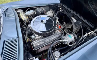 Chevrolet-corvette-stingray-1966-white-2