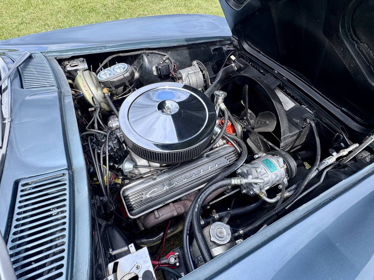 Chevrolet-corvette-stingray-1966-white-2
