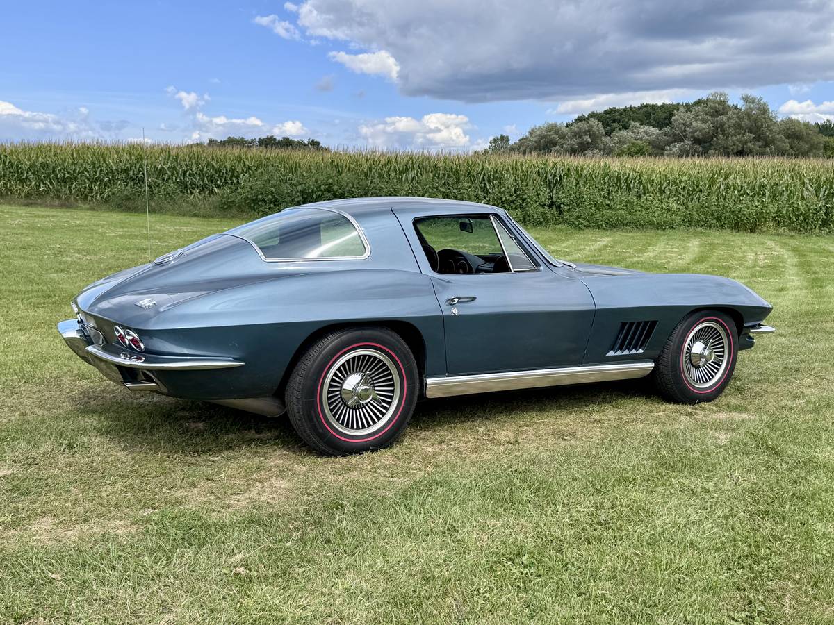 Chevrolet-corvette-stingray-1966-white-20