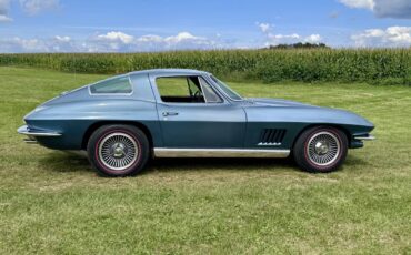 Chevrolet-corvette-stingray-1966-white-21