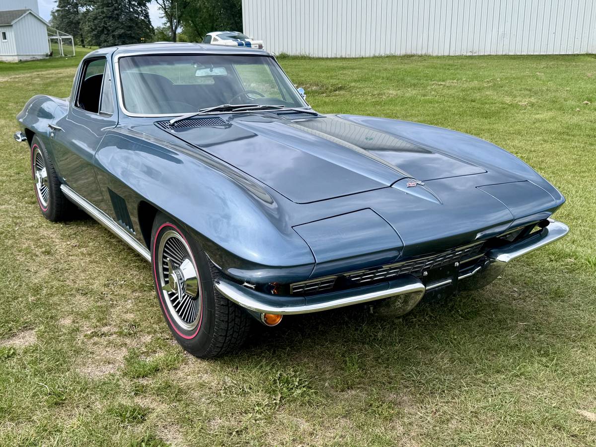 Chevrolet-corvette-stingray-1966-white-7