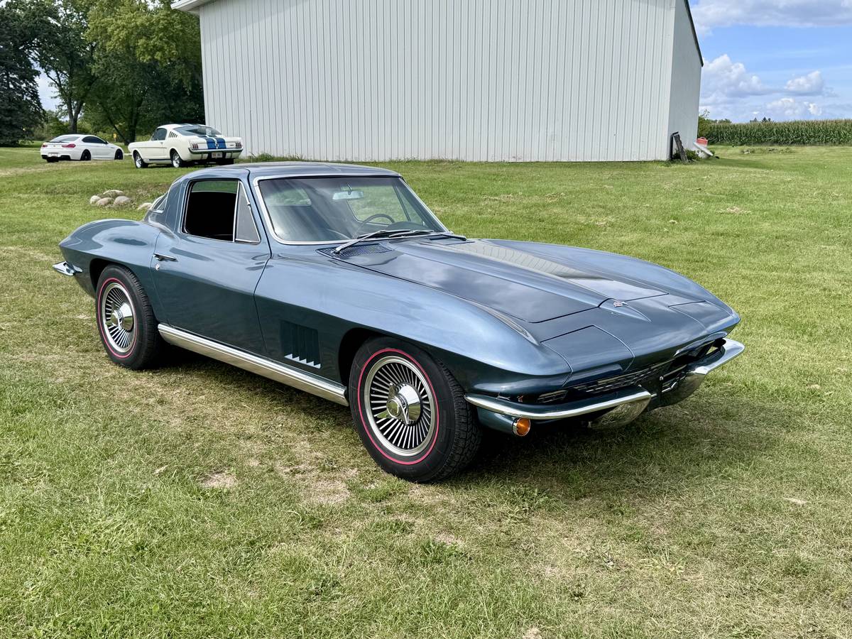 Chevrolet-corvette-stingray-1966-white-8