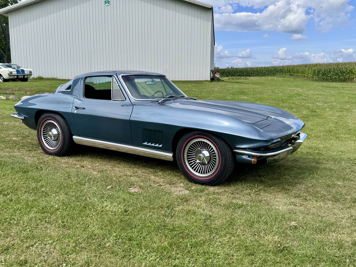 Chevrolet-corvette-stingray-1967-10