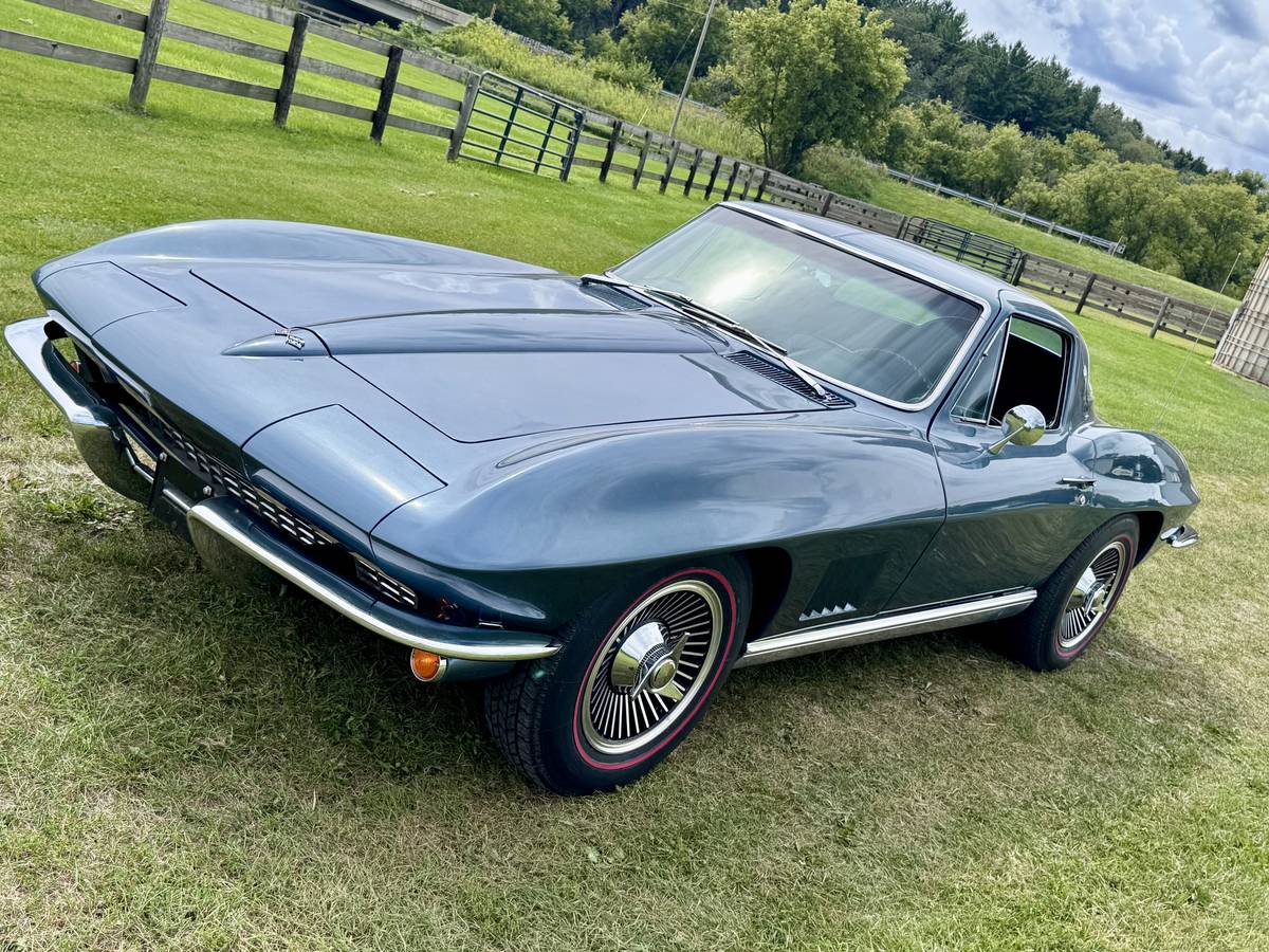 Chevrolet-corvette-stingray-1967-71