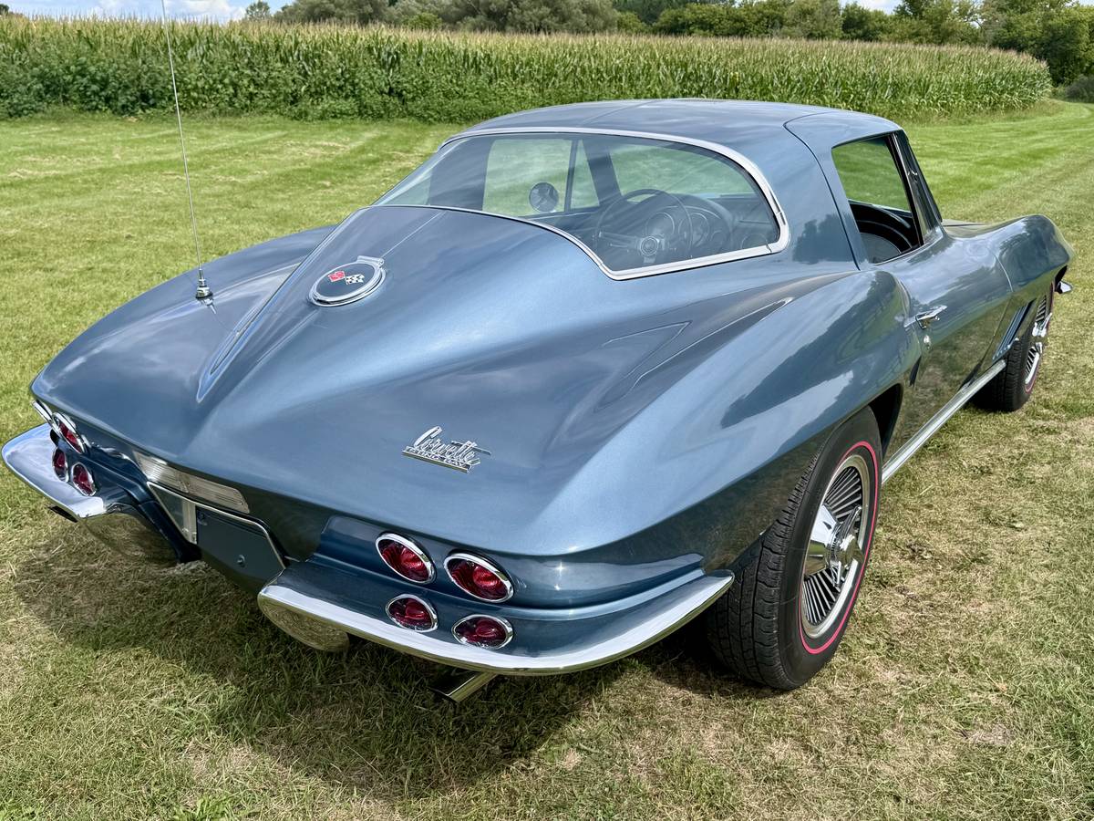 Chevrolet-corvette-stingray-1967-73