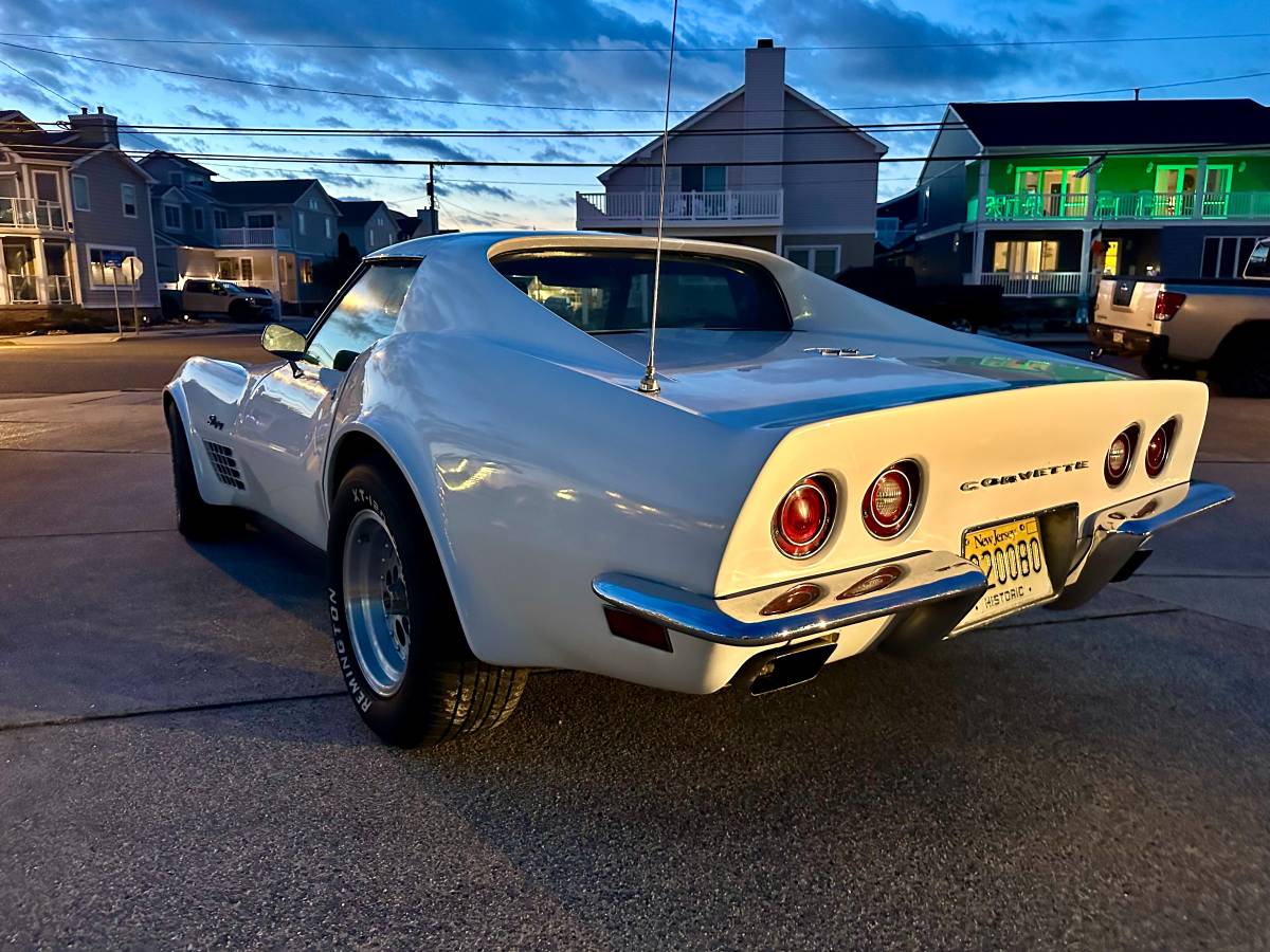 Chevrolet-corvette-stingray-1971-white-2