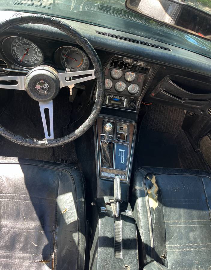 Chevrolet-corvette-stingray-1975-black-5