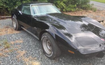 Chevrolet-corvette-stingray-1976-black-1