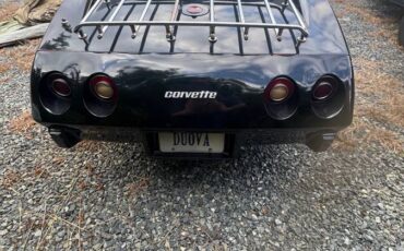 Chevrolet-corvette-stingray-1976-black-2