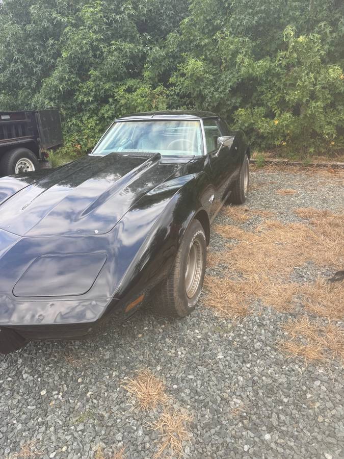 Chevrolet-corvette-stingray-1976-black