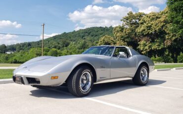 Chevrolet-corvette-stingray-1976-silver