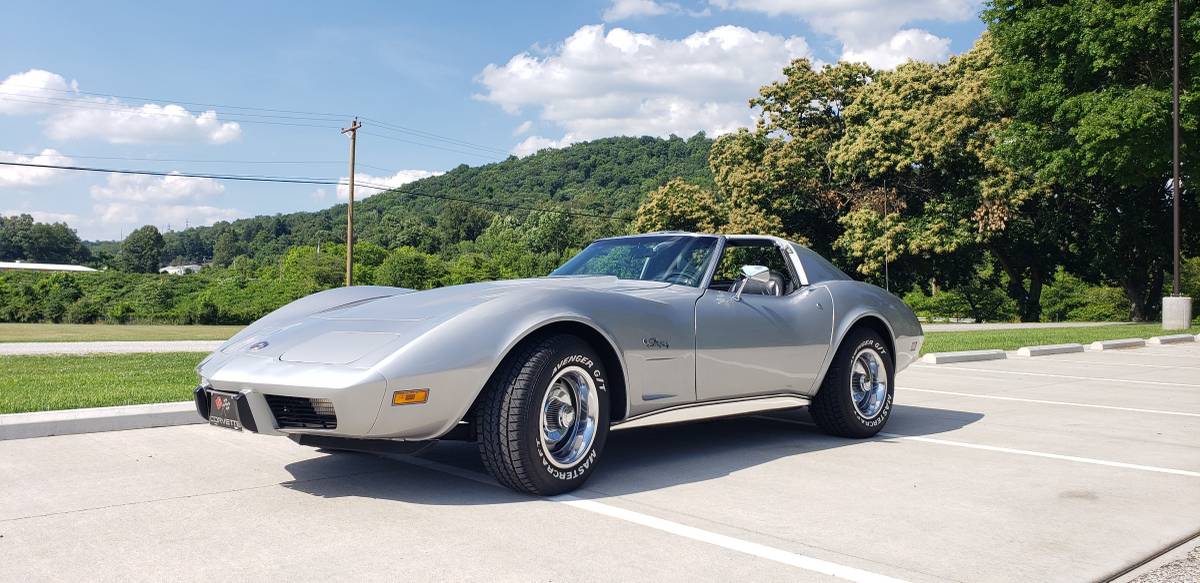Chevrolet-corvette-stingray-1976-silver