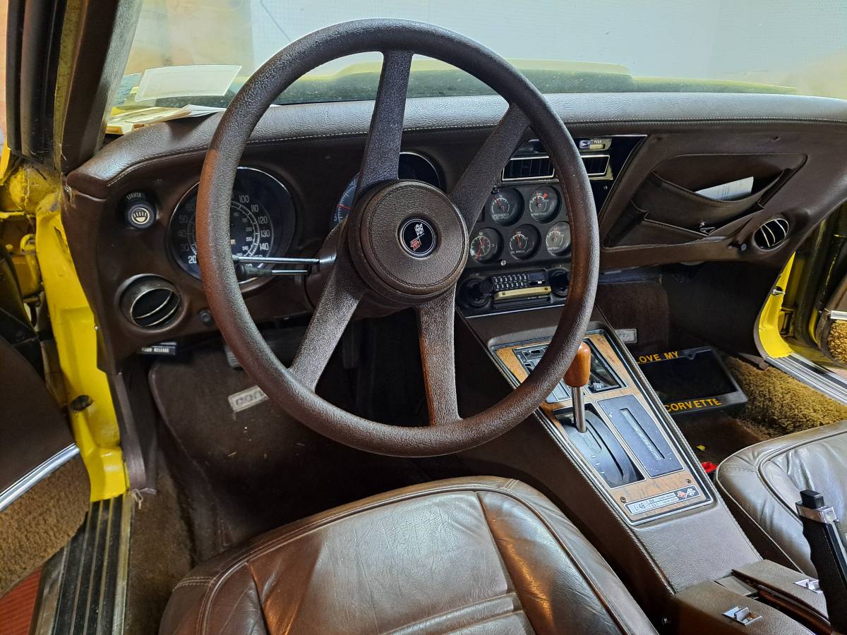 Chevrolet-corvette-stingray-1976-yellow-3